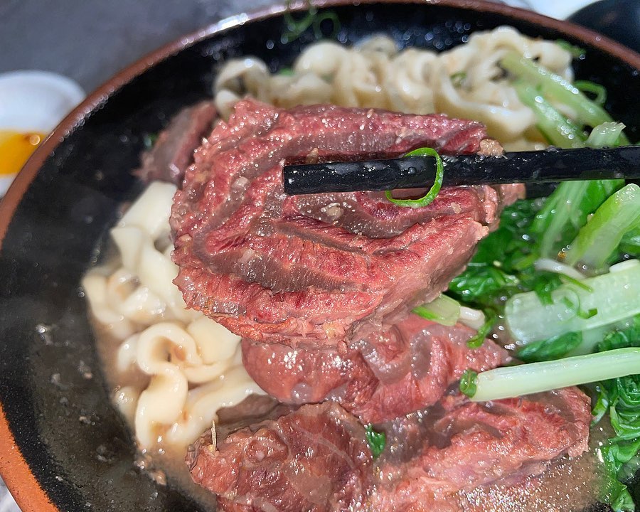 黑霸牛肉麵專賣店