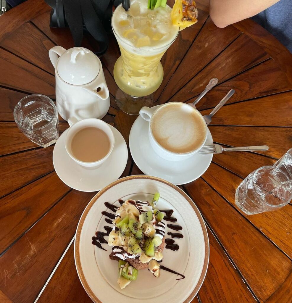 龜吼藍藍海café