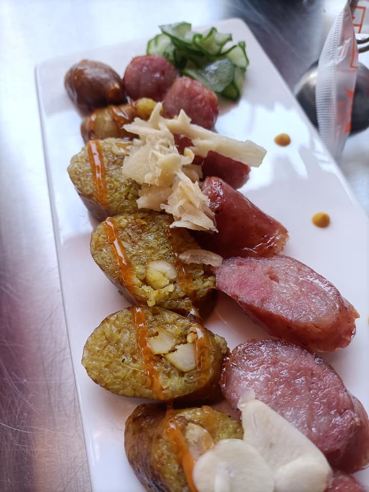 盛奕大腸包小腸