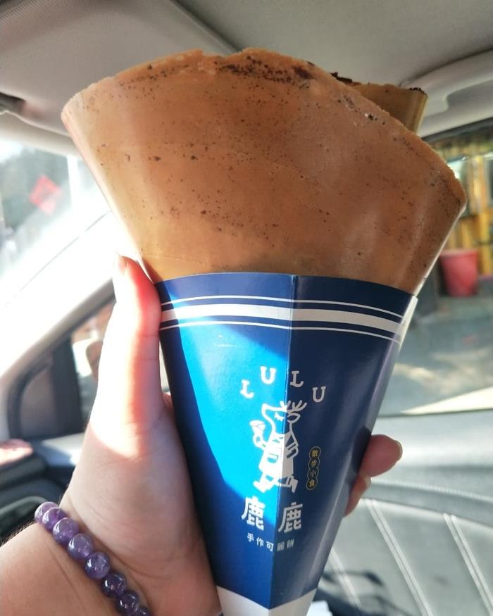 鹿鹿果汁售有冰淇淋口味的可麗餅，是靜宜大學學生的熱門點心選擇