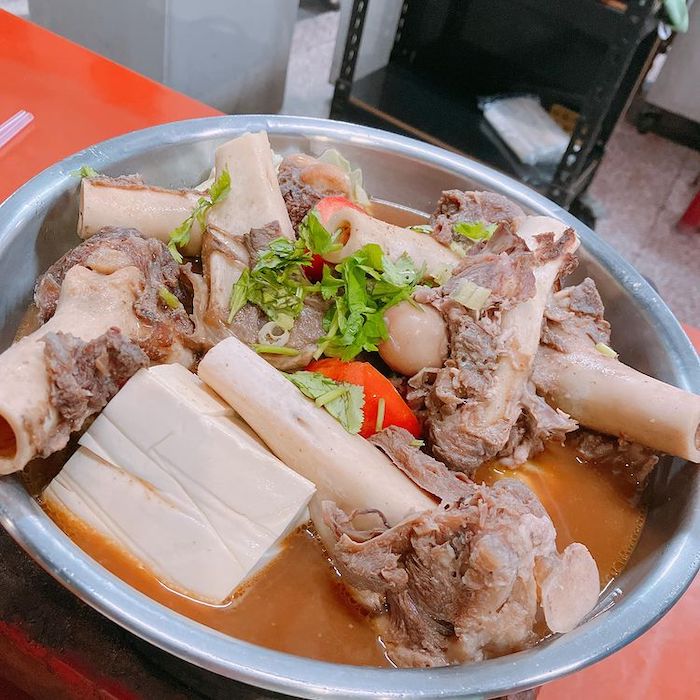饅頭羊肉店