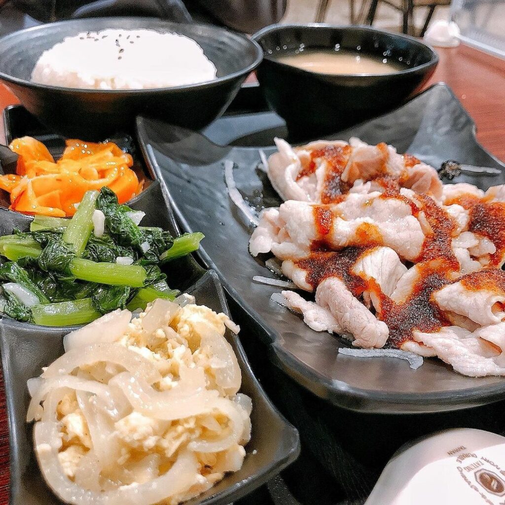 威廚食府