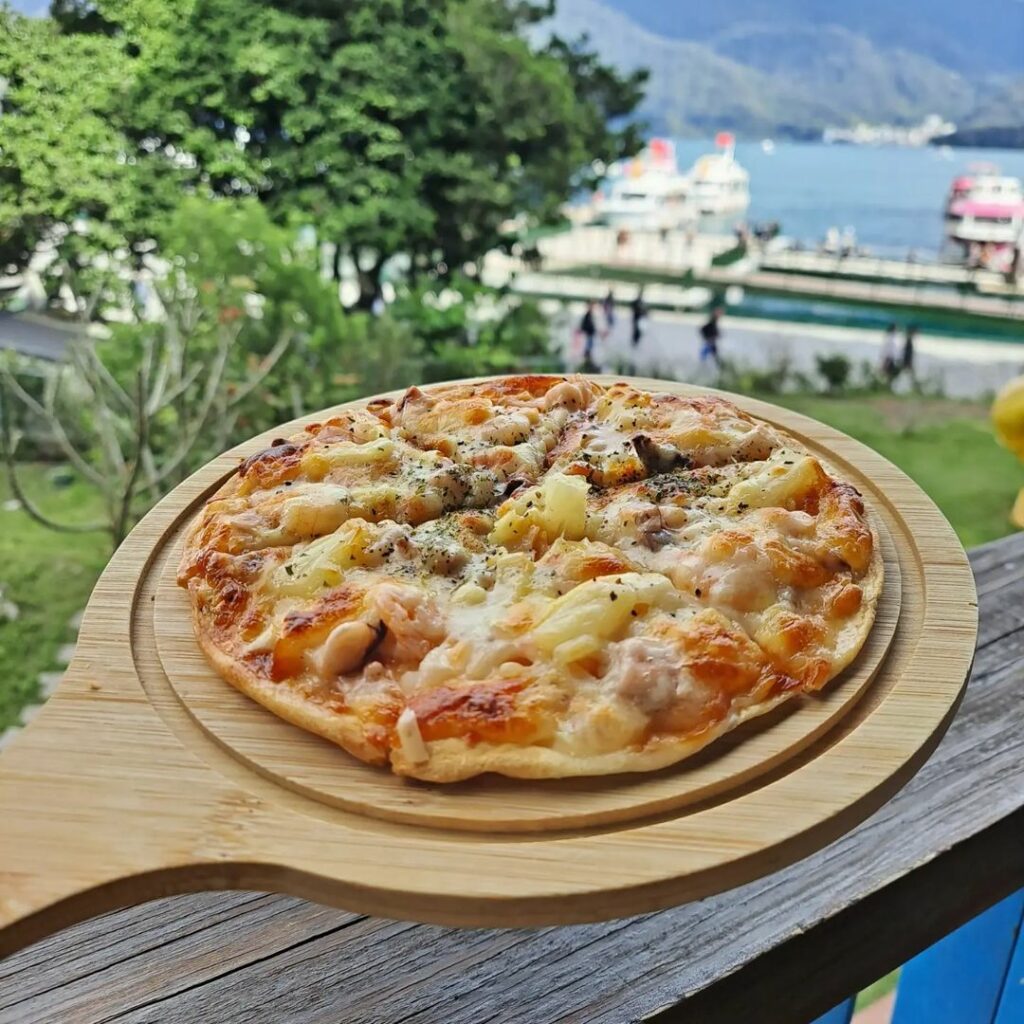 Moon Cafe' 日月潭水上明月咖啡館