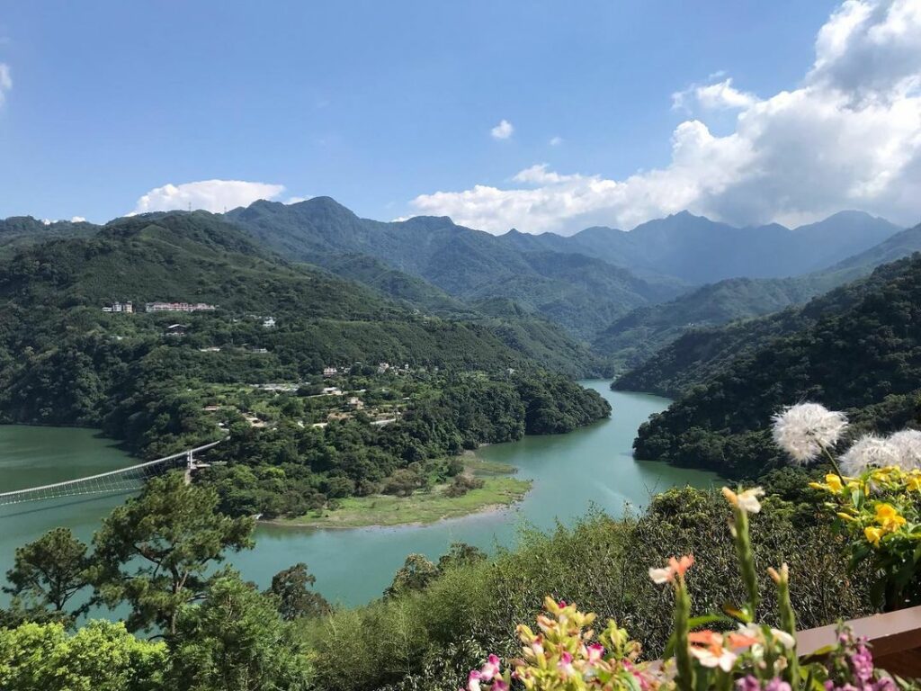 森鄰水岸景觀咖啡館