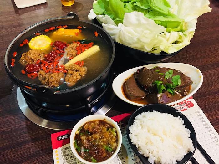 ㄚ肚石頭火鍋