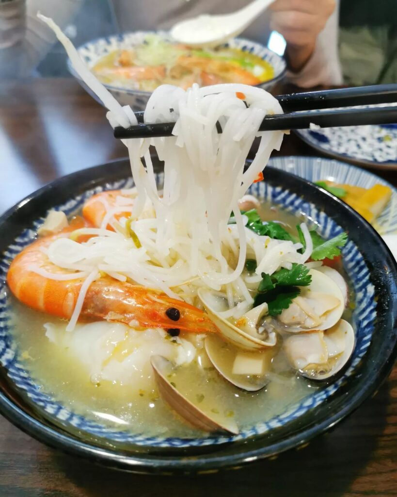 鴻福擔仔麵
