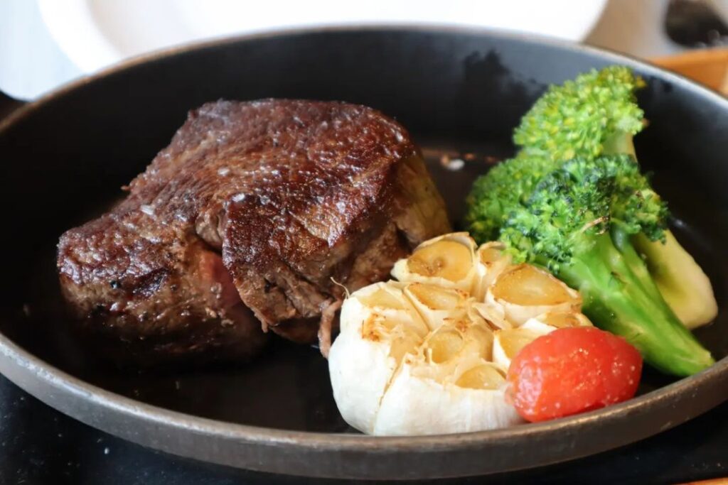 À POINT STEAK & BAR 艾朋牛排餐酒館