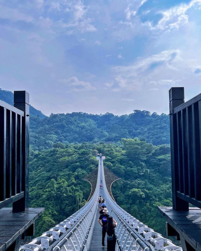 山川琉璃吊橋