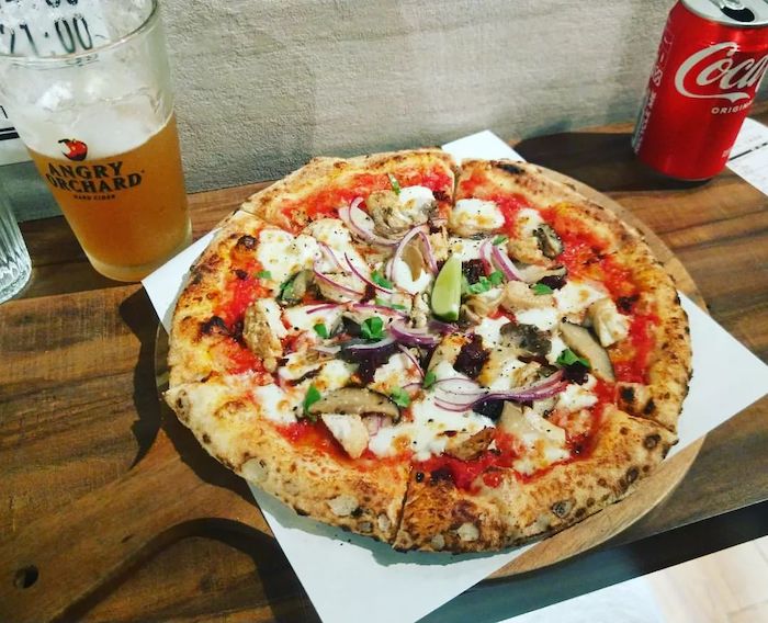 Bianca pizza napoletana 比安卡披薩