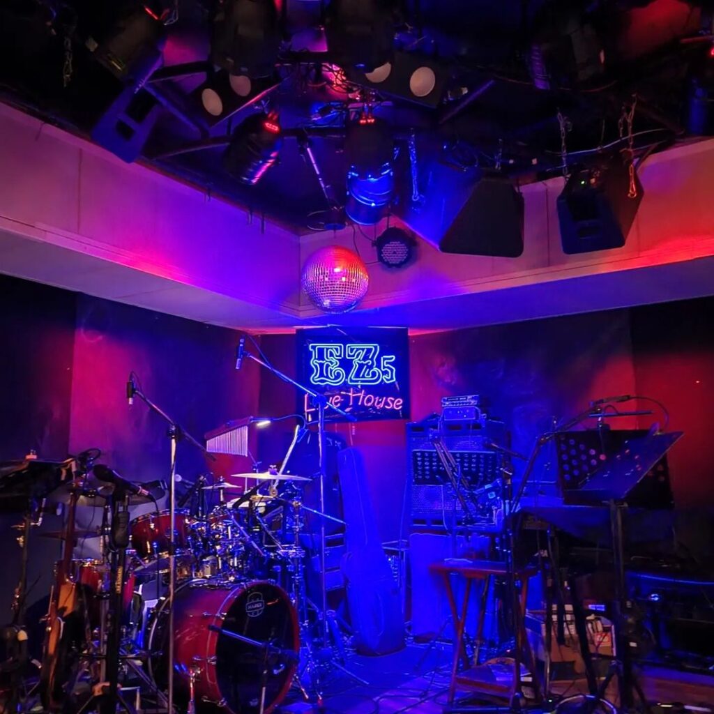 EZ5 Live House