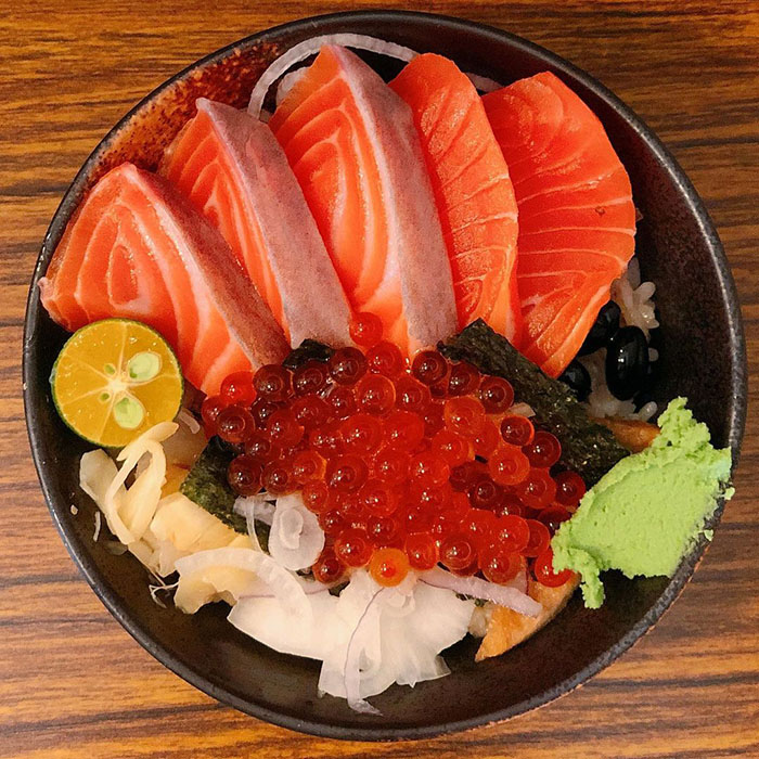宇澤小舖生魚片丼專賣
