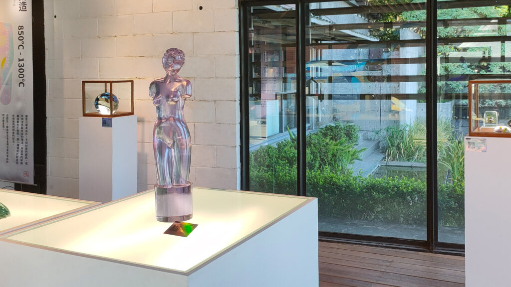 玻璃藝術作品裸女