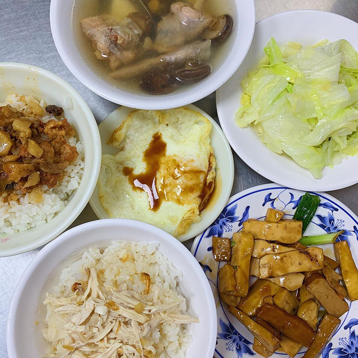梁記嘉義雞肉飯