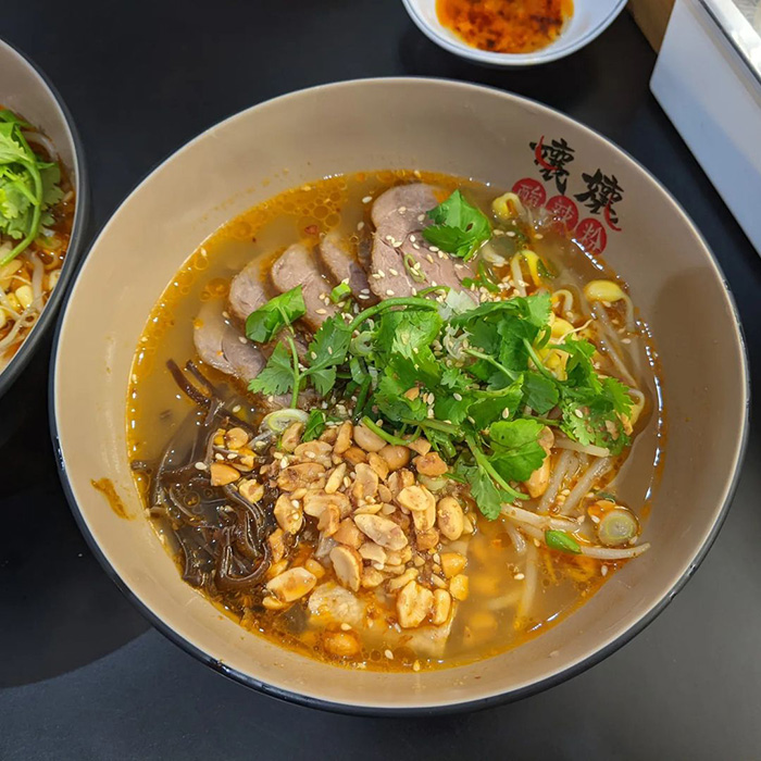 孃孃酸辣粉 口水雞 重慶小麵