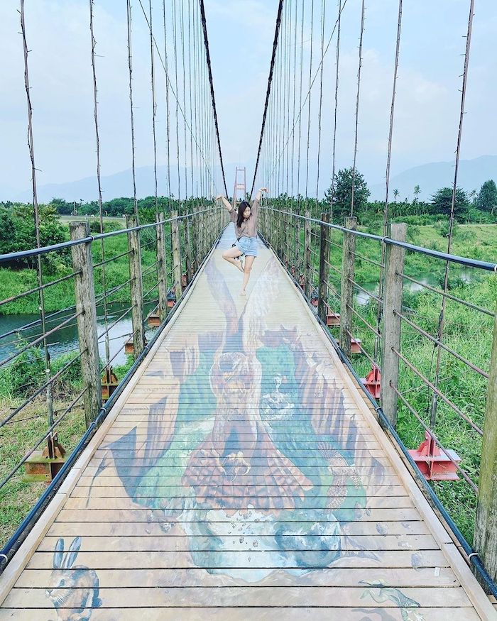 萬巒彩繪吊橋
