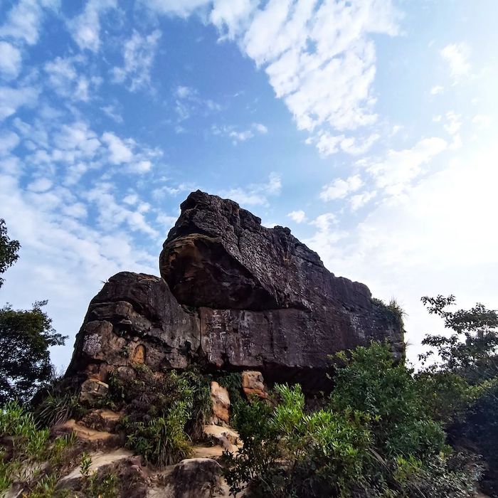 軍艦岩親山步道