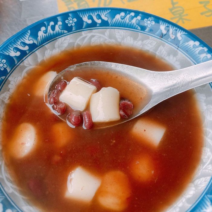 扇形車庫旁傳統冷熱豆花