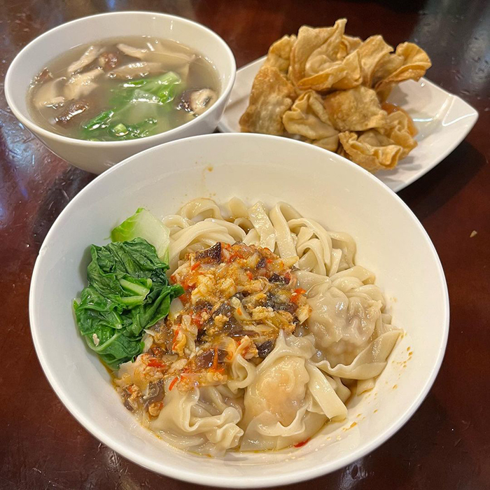 燒喔抄手麵食館
