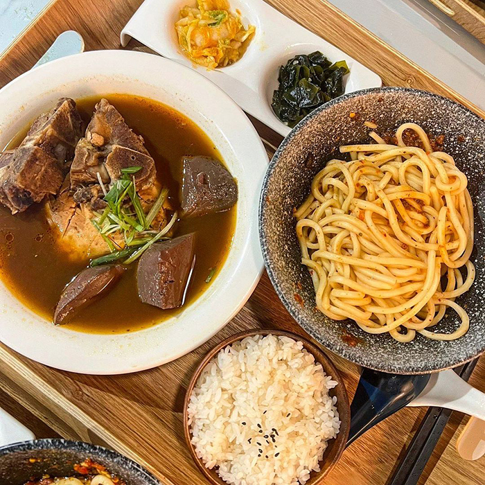 麻入口。排骨 鴨血 豆腐專賣 - 新莊輔大店