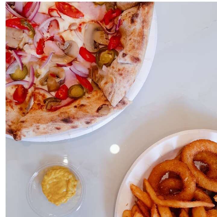 N.V pizza 黑.火山披薩