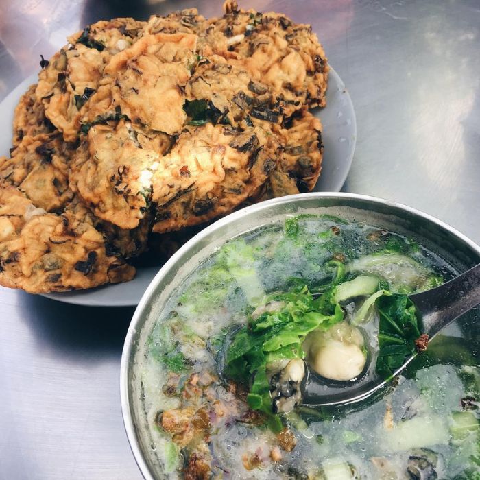 芳苑大樹下蚵嗲