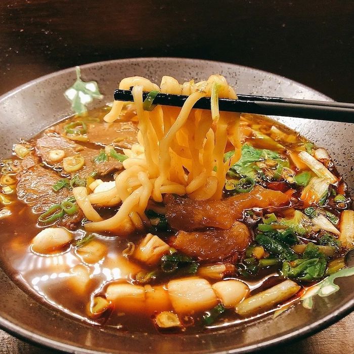 古月香熬粹牛肉麵