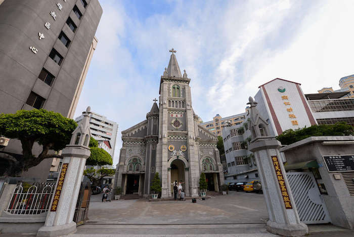天主教高雄教區玫瑰聖母聖殿主教座堂
