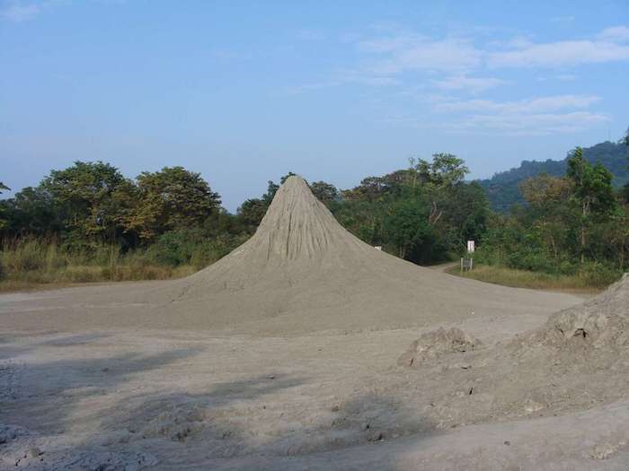 高雄燕巢景點特搜|10大神秘泥火山打卡秘境推薦 - GOMAJI夠麻吉